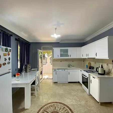 Apartman Lara'da Lux Mustakil Bahceli Ev *